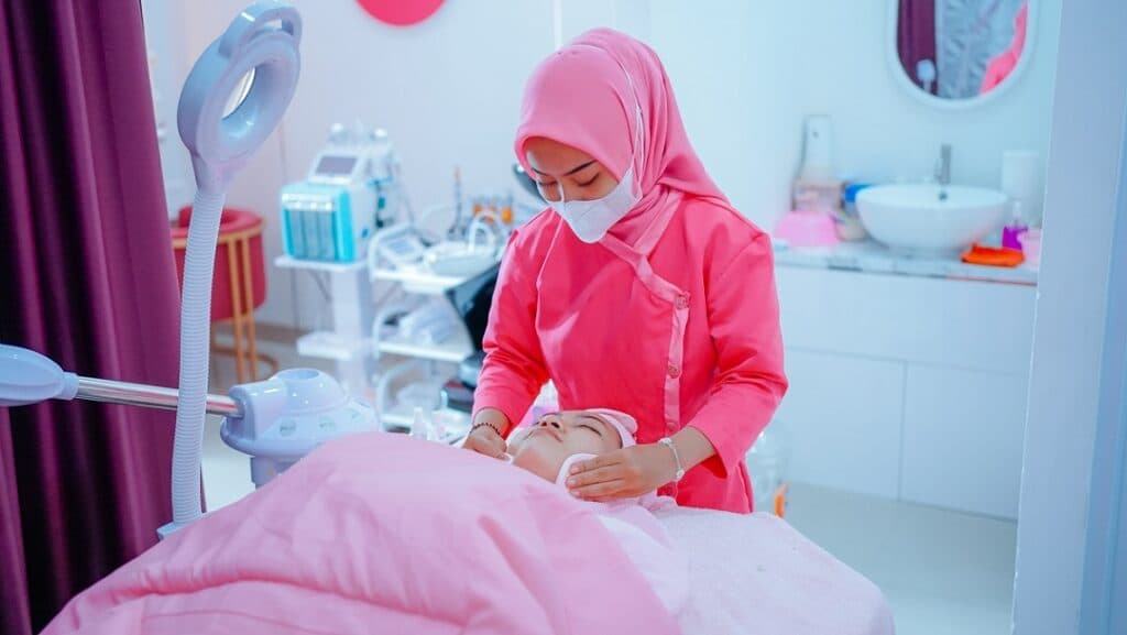 Treatment di Beauty Center DRW Skincare, Gak Sampai 300 Ribu Sudah Dapat 4 Jenis Perawatan!